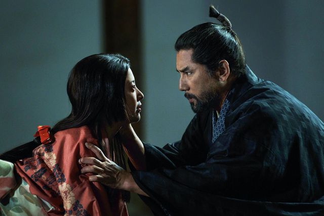 荒木村重（本木雅弘）と黒田官兵衛（菅田将暉）が睨み合う…『黒牢城』場面写真＜9枚＞（6枚目）