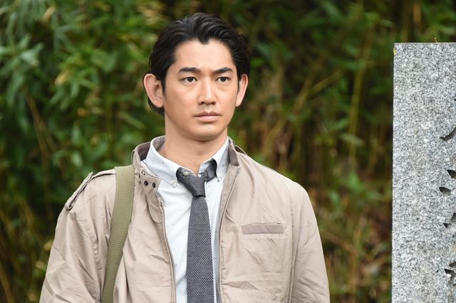 蒼井優の女霊媒師ルック（2枚目）