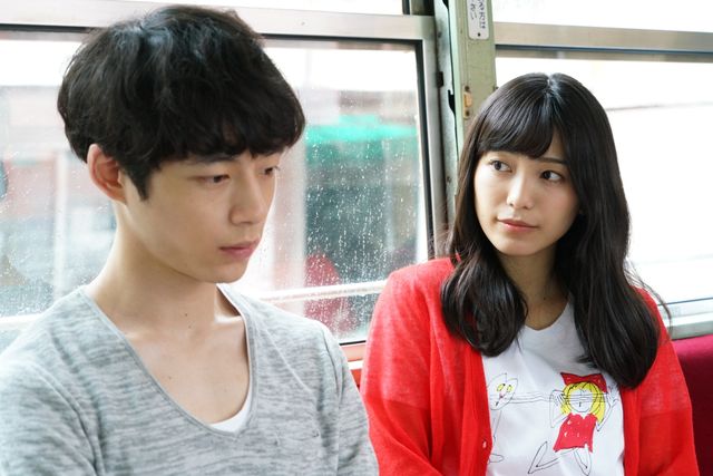 心臓よ、この胸キュン連続に耐えるんだ…！miwa＆坂口健太郎キス寸前ショットほか『君と100回目の恋』場面写真【全10枚】（7枚目）