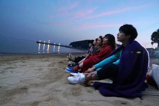 心臓よ、この胸キュン連続に耐えるんだ…！miwa＆坂口健太郎キス寸前ショットほか『君と100回目の恋』場面写真【全10枚】（8枚目）