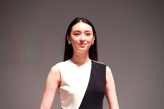 栗山千明、美しい全身ショット！（4枚目）