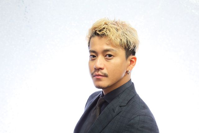 小栗旬＆本田翼『天気の子』インタビューカット（4枚目）