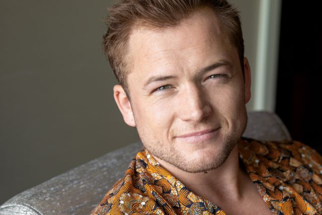 瞳がきれい！来日したタロン・エジャトン画像集【全12枚】（2枚目）