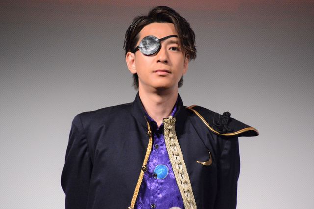 なにわ男子・西畑大吾、豊臣秀吉役の衣装を嬉しそうに見せる！ドラマ「新・信長公記」制作発表会見（6枚目）