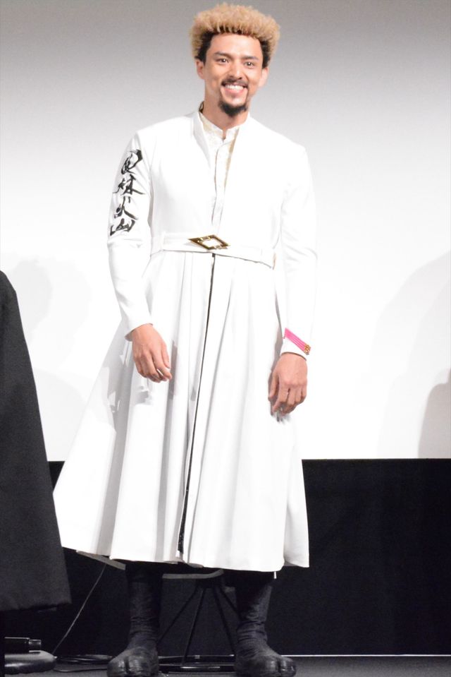 なにわ男子・西畑大吾、豊臣秀吉役の衣装を嬉しそうに見せる！ドラマ「新・信長公記」制作発表会見（7枚目）