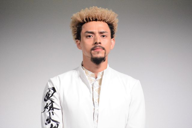 なにわ男子・西畑大吾、豊臣秀吉役の衣装を嬉しそうに見せる！ドラマ「新・信長公記」制作発表会見（8枚目）