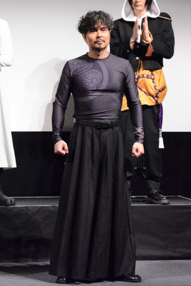 なにわ男子・西畑大吾、豊臣秀吉役の衣装を嬉しそうに見せる！ドラマ「新・信長公記」制作発表会見（9枚目）