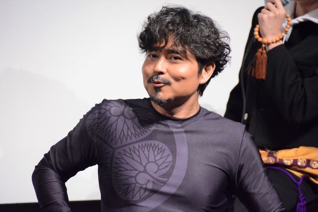 なにわ男子・西畑大吾、豊臣秀吉役の衣装を嬉しそうに見せる！ドラマ「新・信長公記」制作発表会見（13枚目）