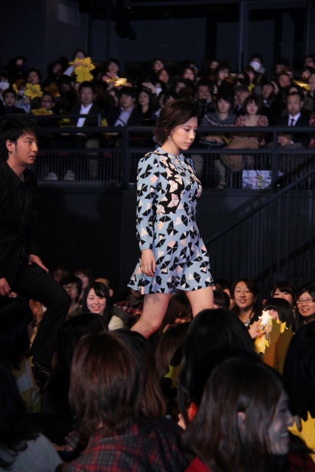 仲里依紗、出産後初の公の場！映画『土竜の唄』完成披露ジャパンプレミア（19枚目）