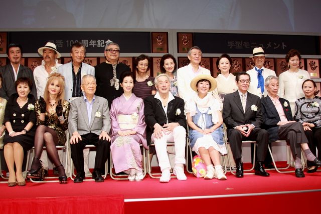 日活創立100周年記念式典手型モニュメント除幕式写真ギャラリー（6枚目）