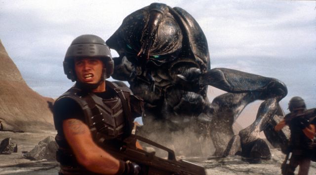画像はポール・ヴァーホーヴェン監督作『スターシップ・トゥルーパーズ』(1997)より