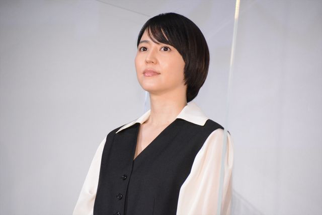 長澤まさみ、モノトーンの装いで登場！松山ケンイチらと『ロストケア』完成披露（3枚目）