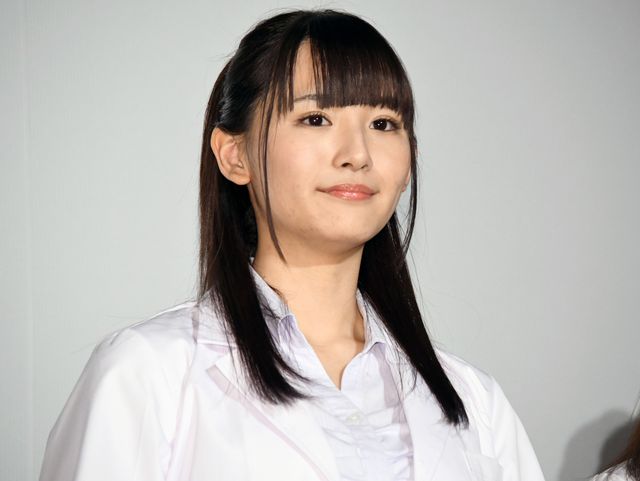 浅川梨奈、西銘駿らが白衣で登場！『劇場版　リケ恋～理系が恋に落ちたので証明してみた。～』完成披露上映会：フォトギャラリー