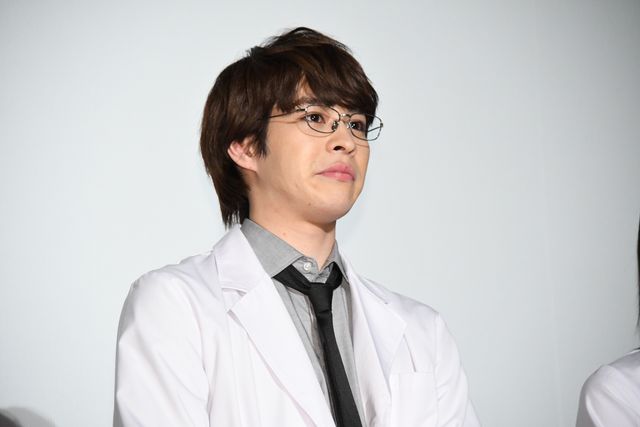 浅川梨奈、西銘駿らが白衣で登場！『劇場版　リケ恋～理系が恋に落ちたので証明してみた。～』完成披露上映会（7枚目）