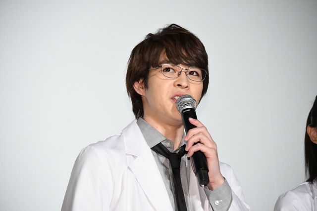 浅川梨奈、西銘駿らが白衣で登場！『劇場版　リケ恋～理系が恋に落ちたので証明してみた。～』完成披露上映会（9枚目）