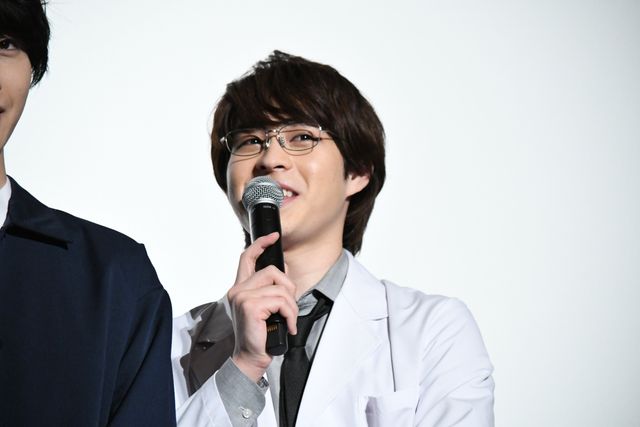 浅川梨奈、西銘駿らが白衣で登場！『劇場版　リケ恋～理系が恋に落ちたので証明してみた。～』完成披露上映会（10枚目）