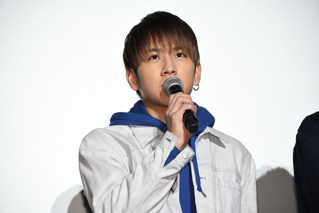 浅川梨奈、西銘駿らが白衣で登場！『劇場版　リケ恋～理系が恋に落ちたので証明してみた。～』完成披露上映会（14枚目）