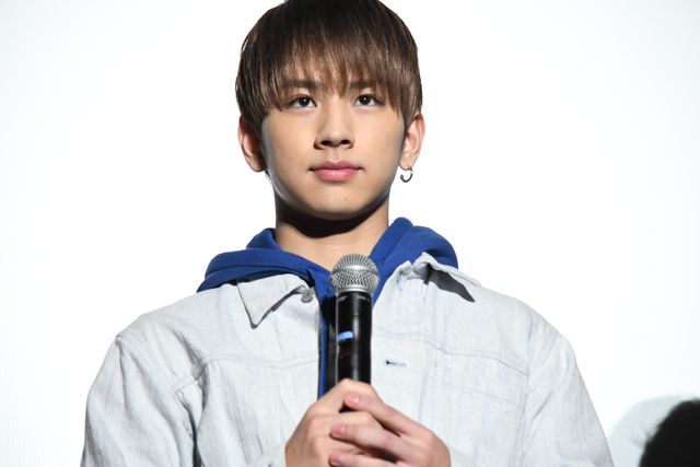 浅川梨奈、西銘駿らが白衣で登場！『劇場版　リケ恋～理系が恋に落ちたので証明してみた。～』完成披露上映会（15枚目）