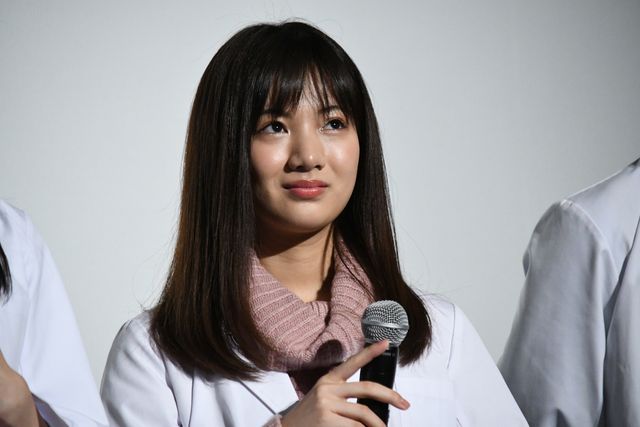 浅川梨奈、西銘駿らが白衣で登場！『劇場版　リケ恋～理系が恋に落ちたので証明してみた。～』完成披露上映会（23枚目）