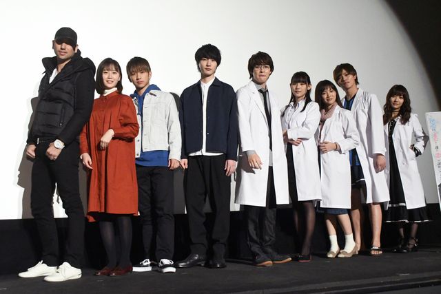 浅川梨奈、西銘駿らが白衣で登場！『劇場版　リケ恋～理系が恋に落ちたので証明してみた。～』完成披露上映会（31枚目）