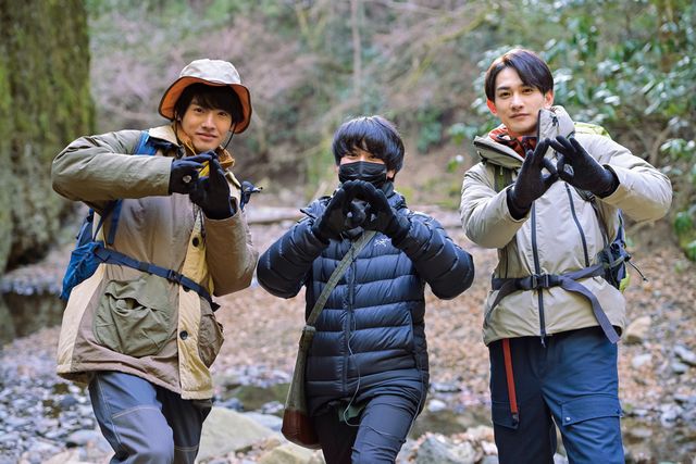 赤楚衛二＆町田啓太＆風間監督の“チェリまほポーズ”！映画『チェリまほ』メイキング＆オフショット：フォトギャラリー