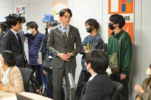 赤楚衛二＆町田啓太＆風間監督の“チェリまほポーズ”！映画『チェリまほ』メイキング＆オフショット（6枚目）