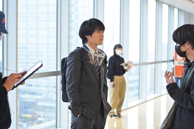 赤楚衛二＆町田啓太＆風間監督の“チェリまほポーズ”！映画『チェリまほ』メイキング＆オフショット（9枚目）