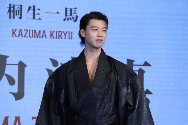 竹内涼真が自前の着物で！「龍が如く」世界配信決定記者会見の様子：フォトギャラリー