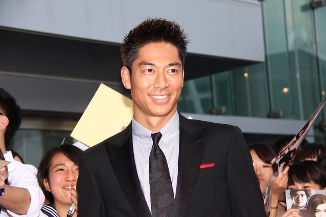 篠原涼子、永山絢斗、AKIRAらがサイン！『アンフェア the end』ジャパンプレミアフォトギャラリー（4枚目）