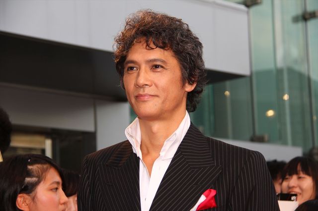 篠原涼子、永山絢斗、AKIRAらがサイン！『アンフェア the end』ジャパンプレミアフォトギャラリー（5枚目）