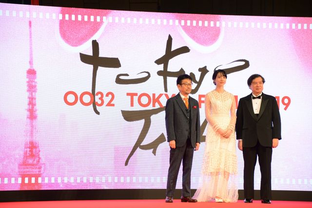 のん、弾ける笑顔＆白いドレス姿が可愛い！（7枚目）