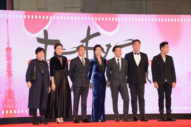 のん、弾ける笑顔＆白いドレス姿が可愛い！（8枚目）