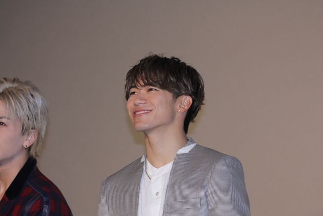 三代目JSB山下健二郎のビートボックスに合わせてELLYがダンス！初日舞台あいさつ写真ギャラリー（4枚目）