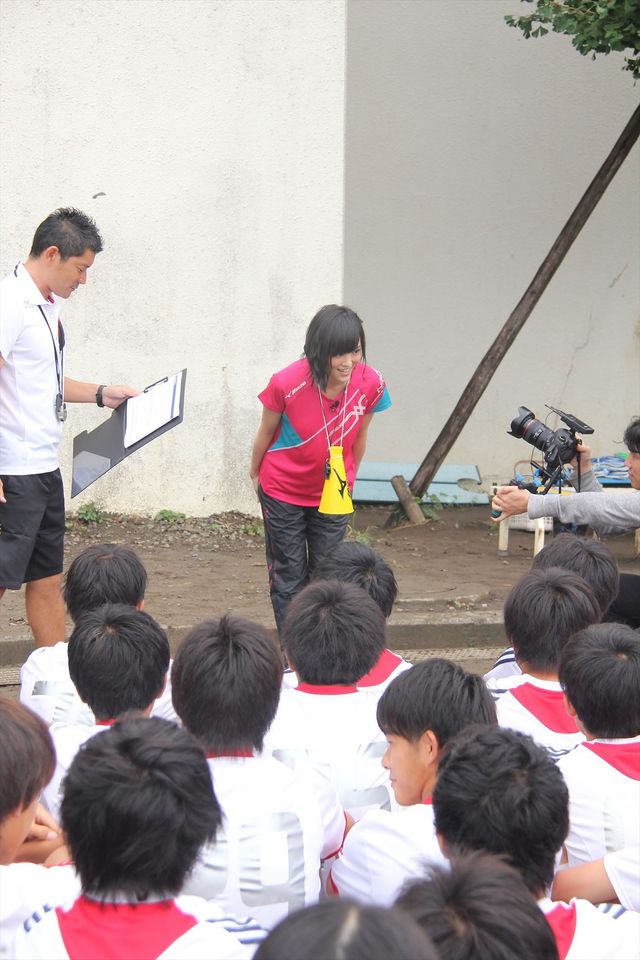 NMB48山本彩が高校サッカーのマネージャーに！フォトギャラリー（2枚目）