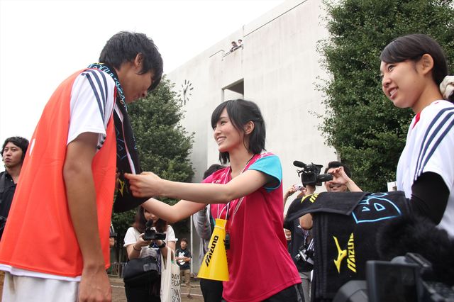 NMB48山本彩が高校サッカーのマネージャーに！フォトギャラリー（9枚目）