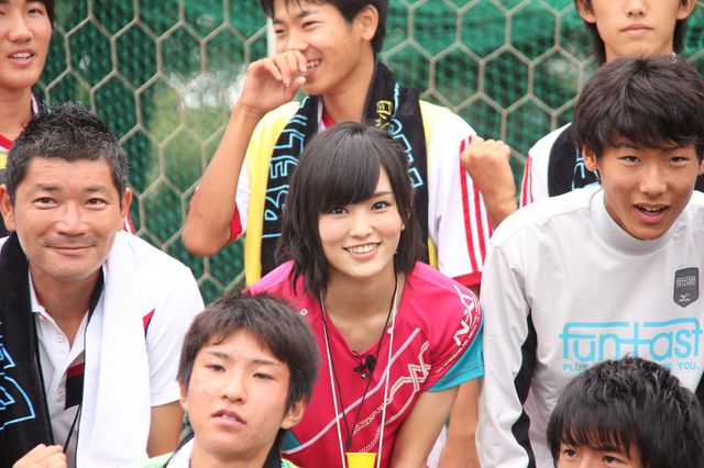 NMB48山本彩が高校サッカーのマネージャーに！フォトギャラリー（12枚目）