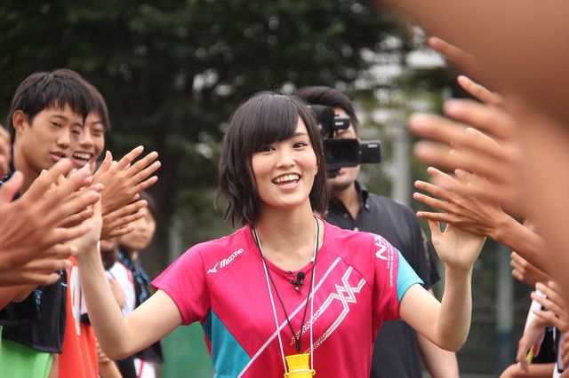 NMB48山本彩が高校サッカーのマネージャーに！フォトギャラリー（14枚目）