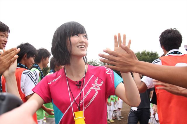 NMB48山本彩が高校サッカーのマネージャーに！フォトギャラリー（15枚目）