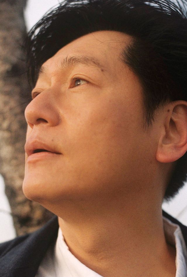 山中勇三役の井浦新