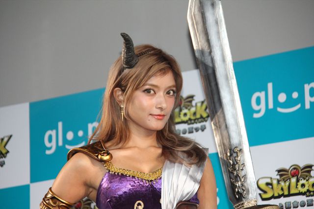 ローラがゲームキャラのコスプレを披露！フォトギャラリー（11枚目）