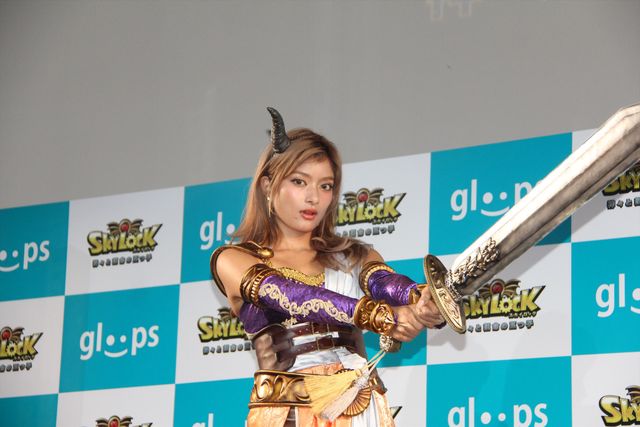 ローラがゲームキャラのコスプレを披露！フォトギャラリー（12枚目）