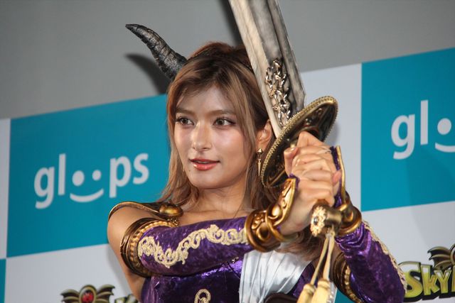 ローラがゲームキャラのコスプレを披露！フォトギャラリー（15枚目）