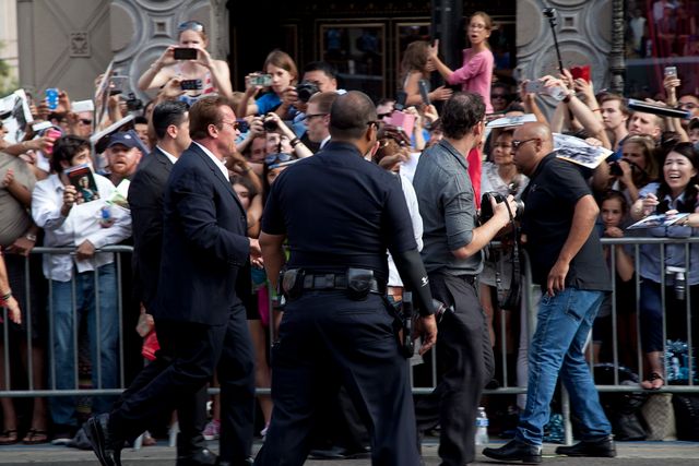 「T-シノハラ型ターミネーター」にシュワちゃん興味津々！映画『ターミネーター：新起動／ジェニシス』LAプレミアフォトギャラリー（13枚目）