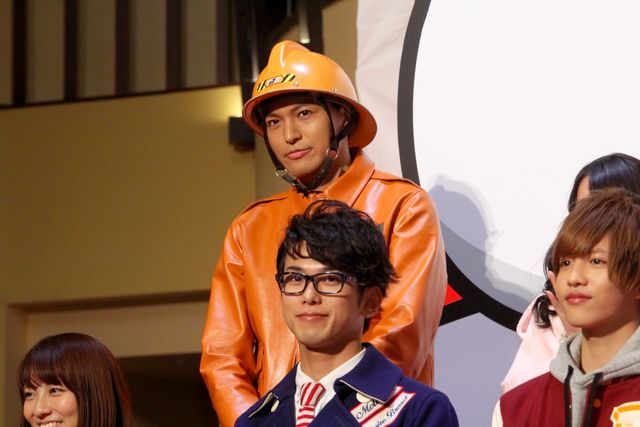 竜星涼、「キョウリュウジャー」メンバーと登場！フォトギャラリー（6枚目）