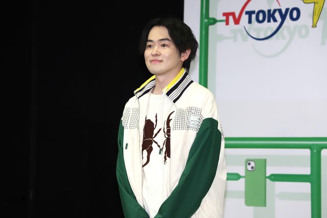 ザクを手にギブバース！ドラマ「量産型リコ -もう1人のプラモ女子の人生組み立て記-」記者会見（6枚目）