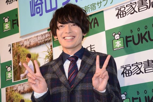 「刀剣乱舞」崎山つばさ、銭湯で撮影中におばちゃん乱入!?：フォトギャラリー