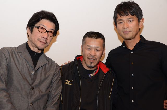 江口洋介、辰吉丈一郎に花束を贈呈！フォトギャラリー（5枚目）