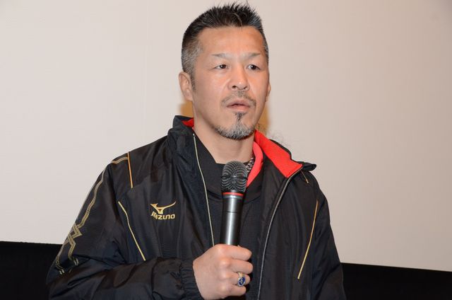 江口洋介、辰吉丈一郎に花束を贈呈！フォトギャラリー（7枚目）