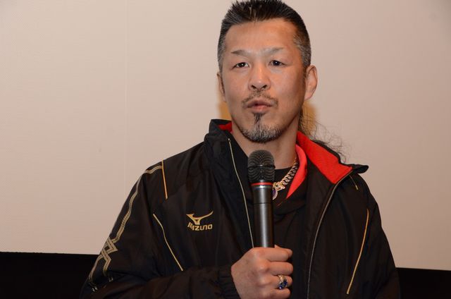 江口洋介、辰吉丈一郎に花束を贈呈！フォトギャラリー（9枚目）