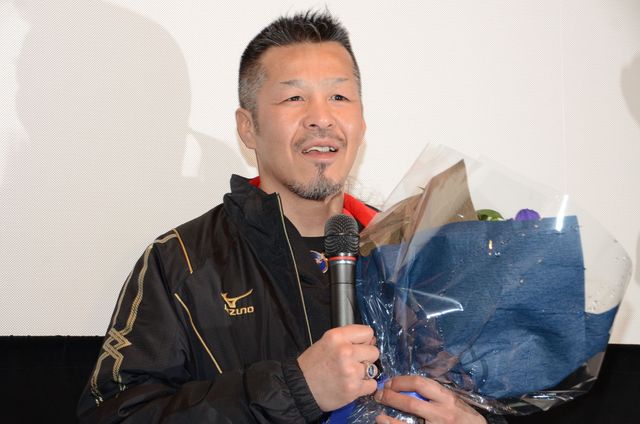 江口洋介、辰吉丈一郎に花束を贈呈！フォトギャラリー（11枚目）